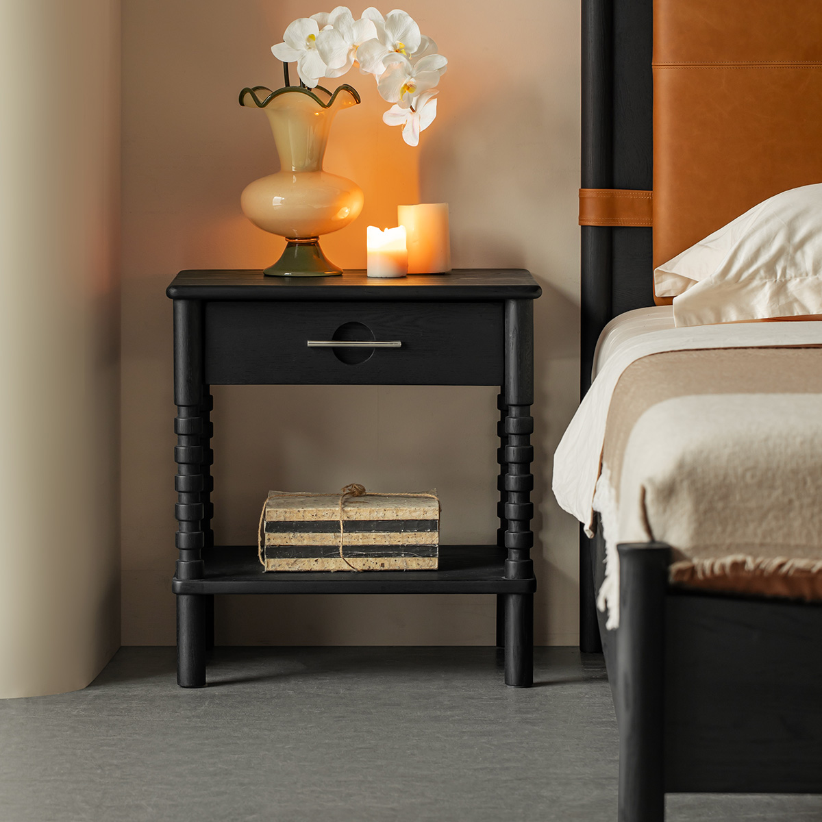 Woody Auraクラシックサイドテーブル