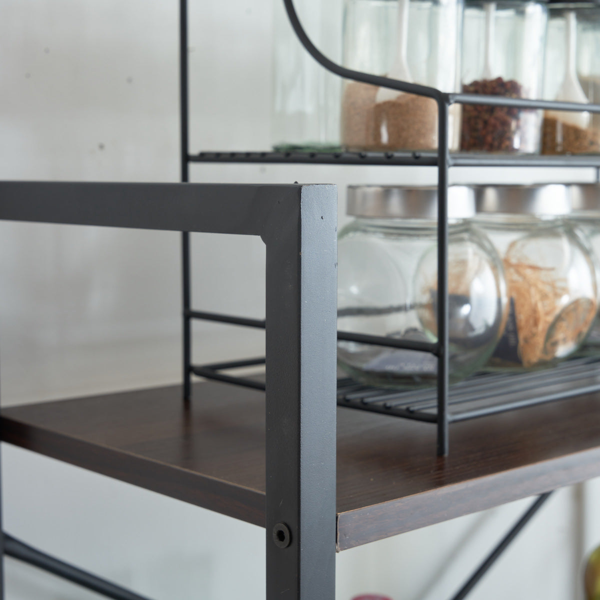 北欧風スリムオープンラック | 不規則棚でディスプレイも楽しめる – CAGUUU