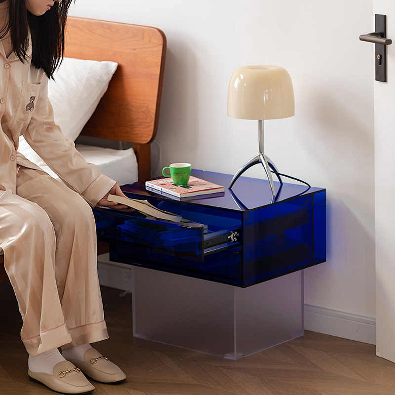 アクリルクリアナイトテーブル | 忙しい日常にぴったりな水拭きOKで