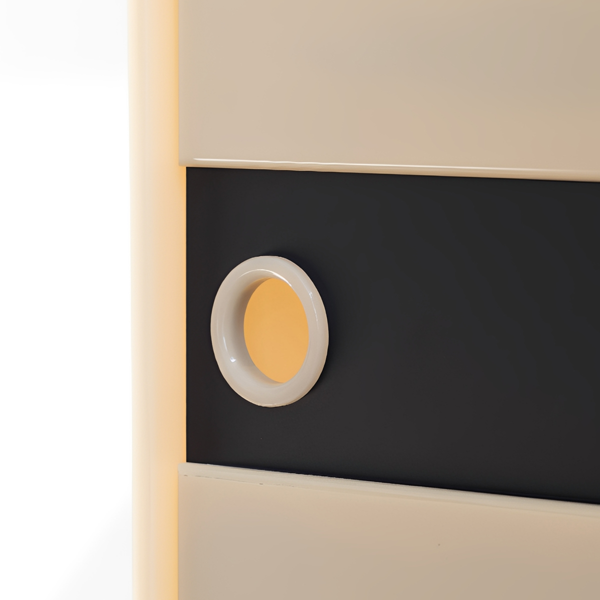 ストライプデザインキャビネット