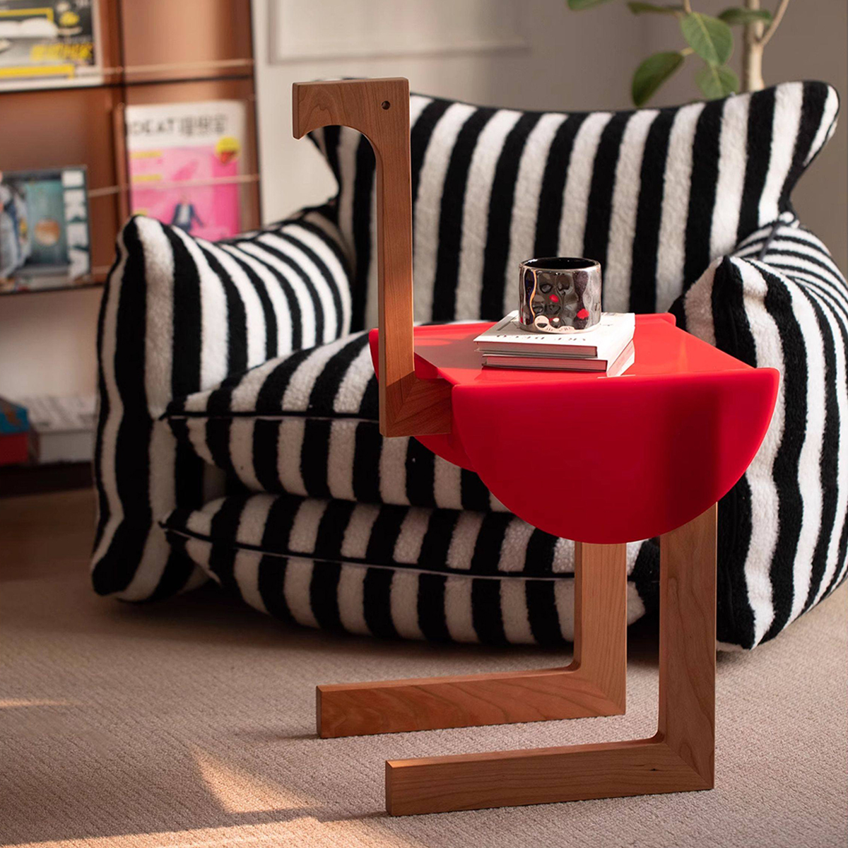 ダチョウモチーフサイドテーブル