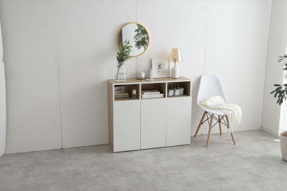 【美品】【3/3まで限定値下げ】北欧風　ナチュラル木製キャビネット 北欧木製3枚扉収納キャビネット | 多用途で洗練された北欧風デザイン