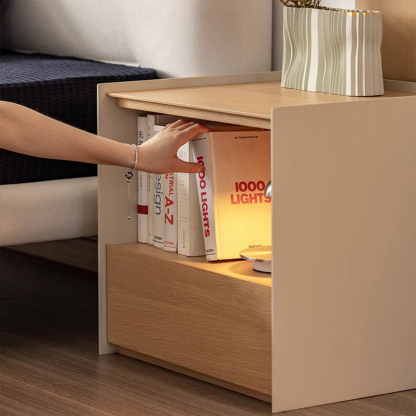 Woody Select収納付きベッドサイドテーブル | コンパクトながら洗練