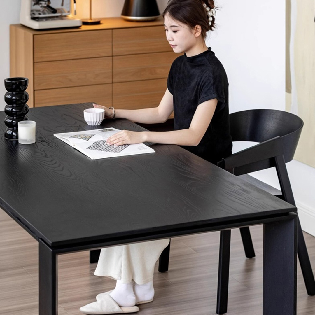 木製ブラックダイニングテーブル