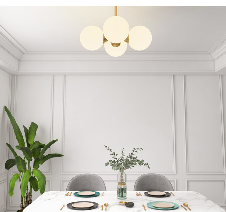 グローブシェードミニシャンデリア | 柔らかな光で演出 小空間に映える