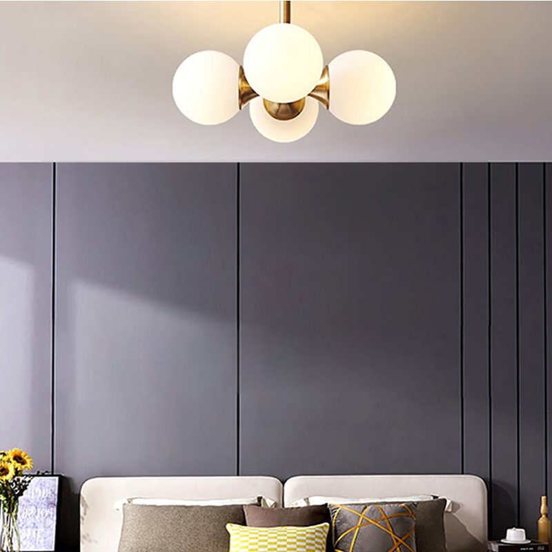 グローブシェードミニシャンデリア | 柔らかな光で演出 小空間に映える