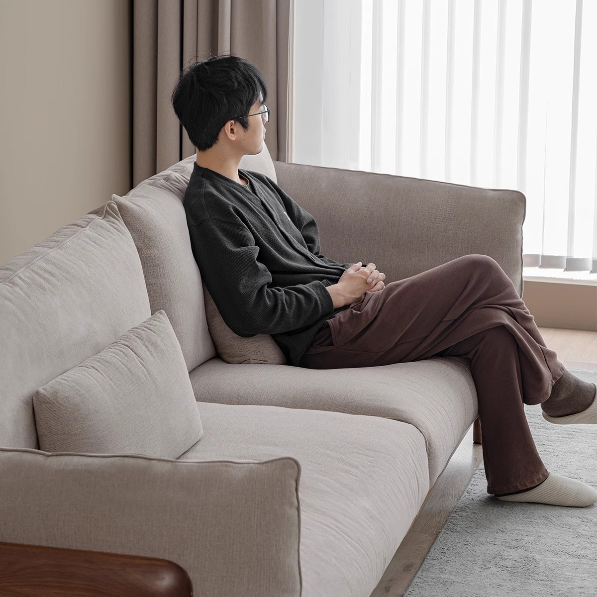 北欧風ブラックウォールナット材コンフォートソファ