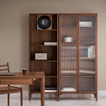 コンビネーショントールキャビネット | 洗練と安心感を備えたバランス