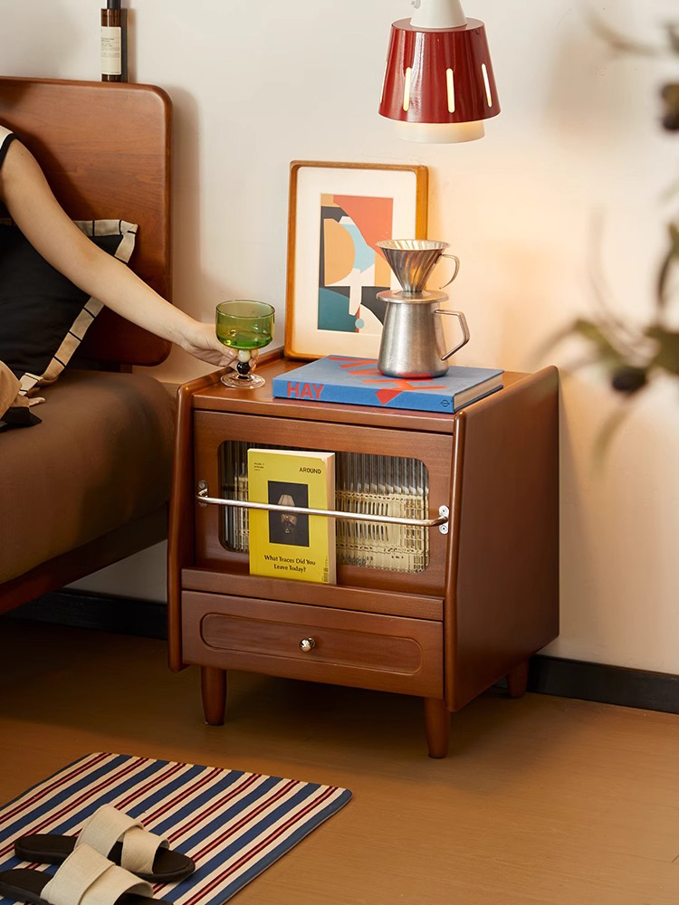 ツゲ材 リブガラスレトロ調ベッドサイドテーブル | ヴィンテージな