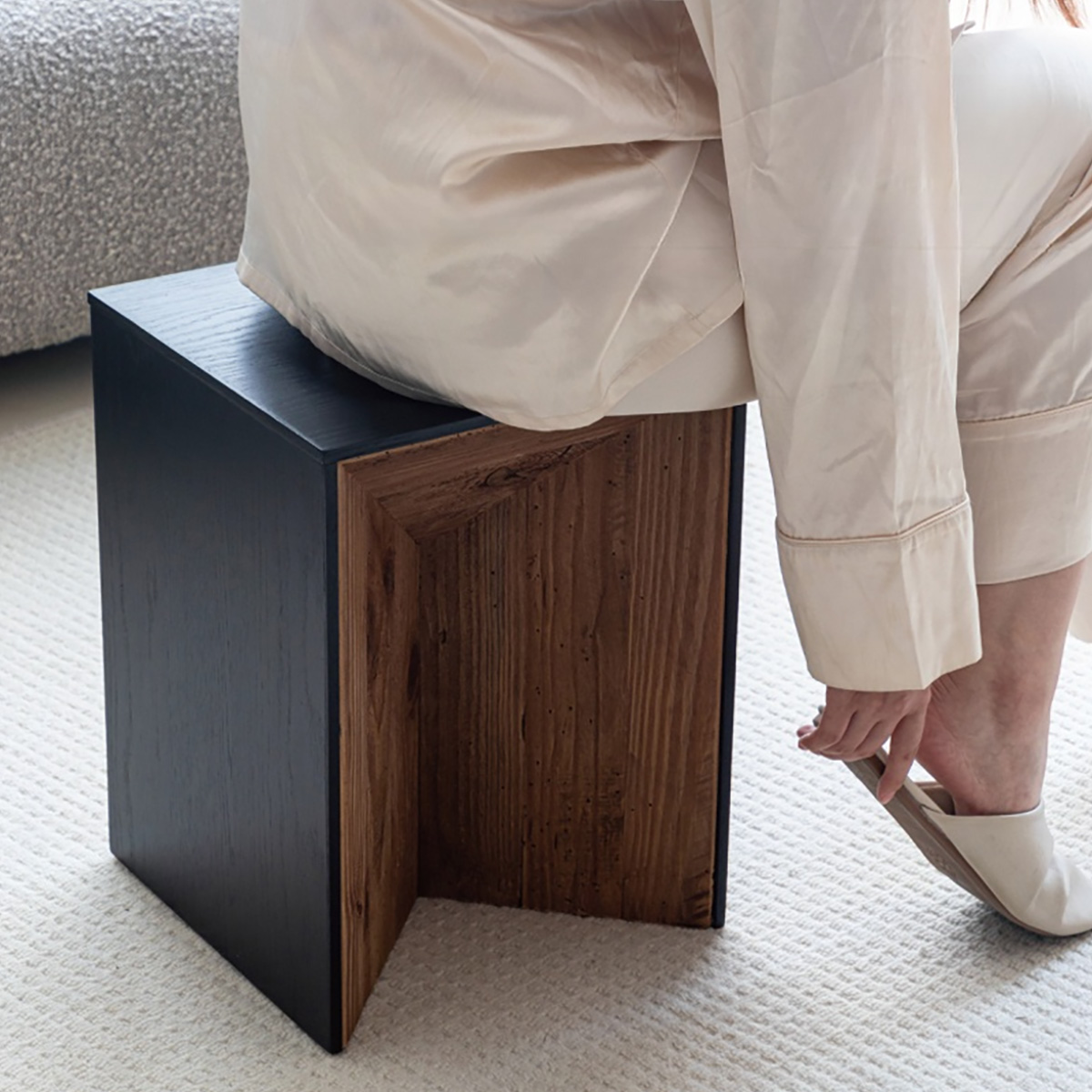 バイカラースクエアサイドテーブル | 異素材の組み合わせが新鮮な