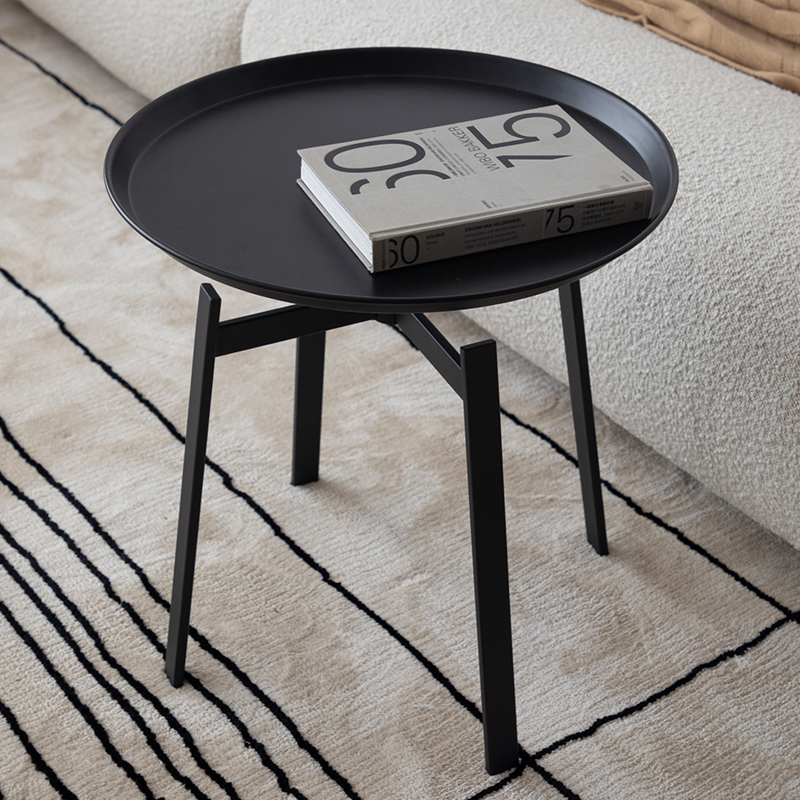 スタイリッシュアイアンティーテーブル