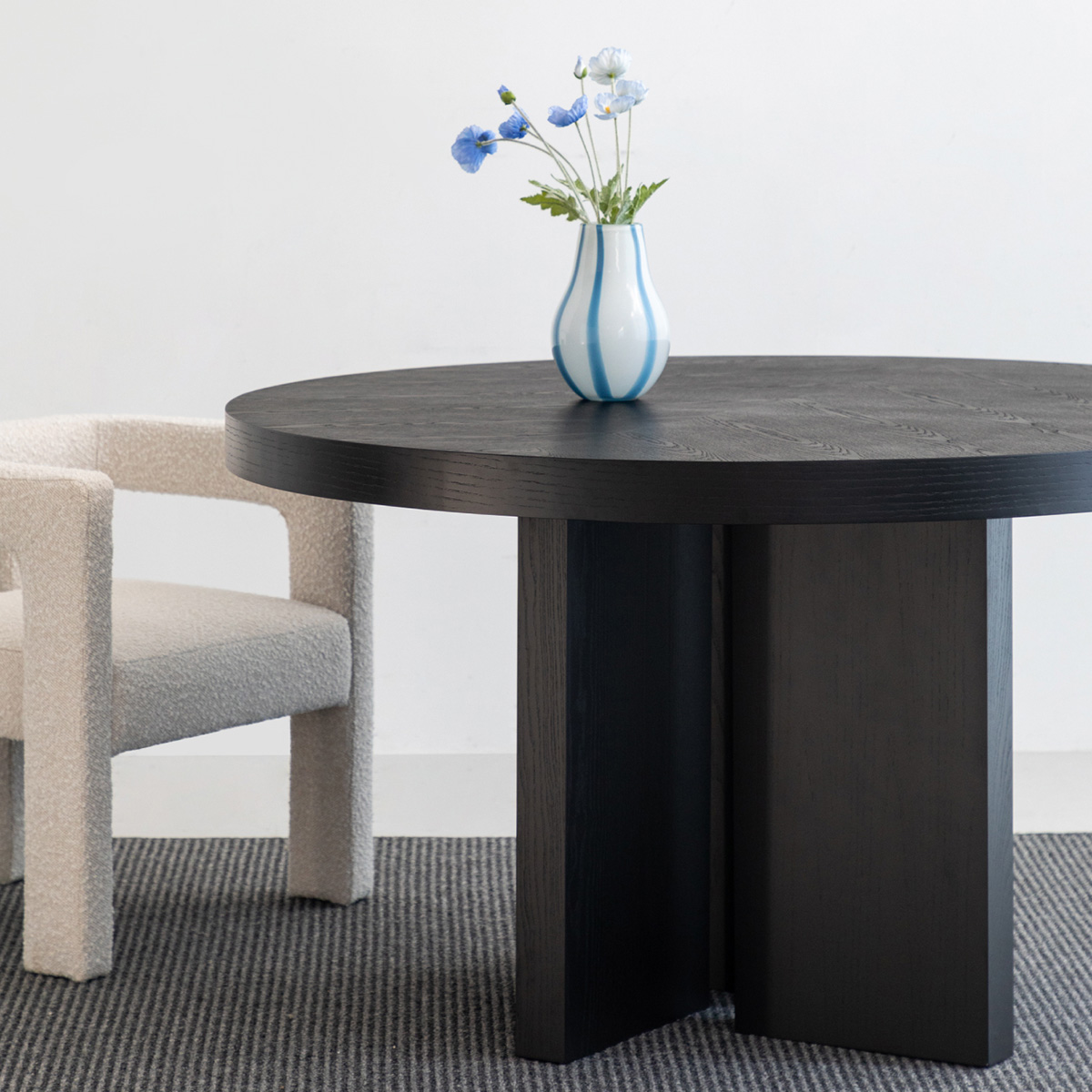 ホワイトアッシュ材ラウンドダイニングテーブル – CAGUUU