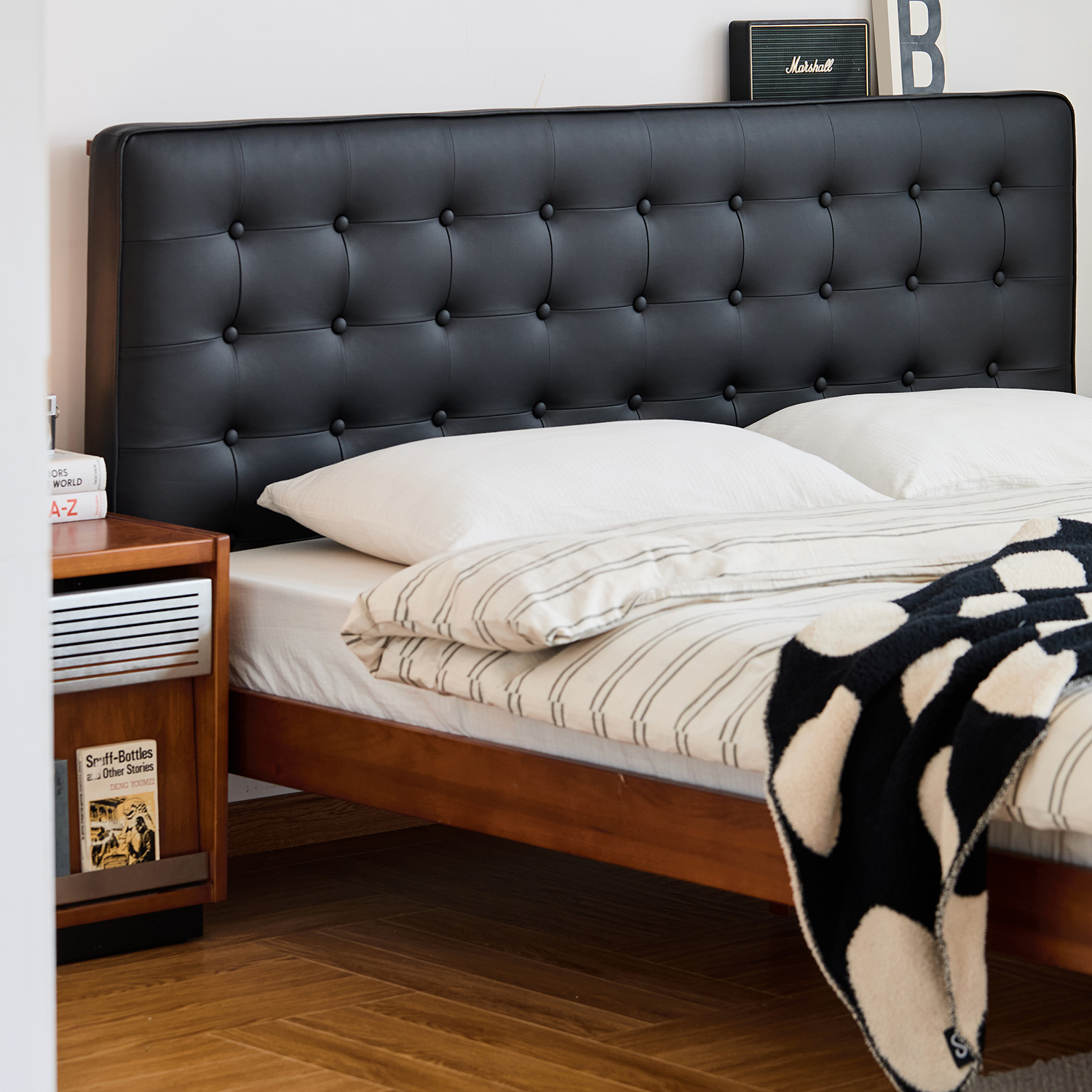 Woody Prime Boxツゲ材 布張りヘッドボード付き天然木ベッド