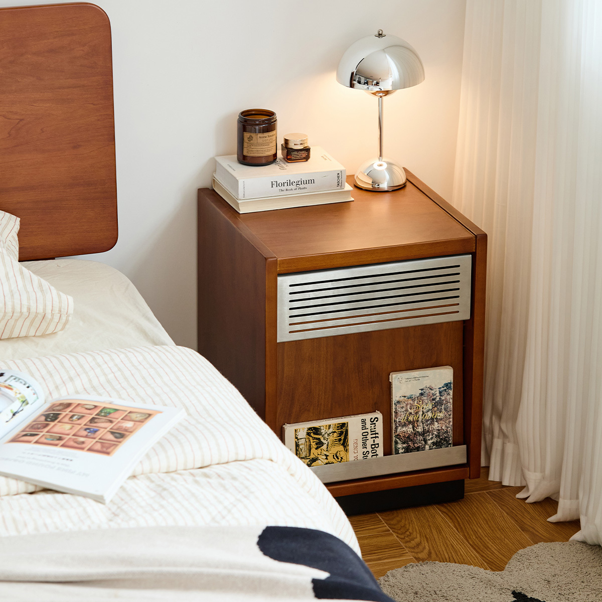 Woody Prime Boxツゲ材 スチールメッシュベッドサイドキャビネット