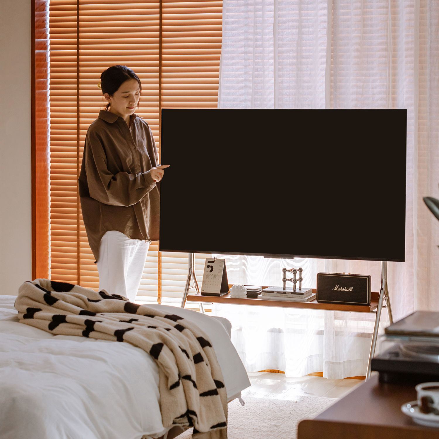 Woody Prime Boxツゲ材 可動式テレビスタンド | 角度自在＆静音移動で