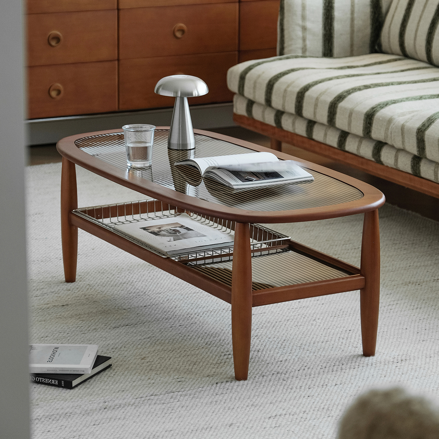 ツゲ材 楕円形のガラスティーテーブル | ヴィンテージ感漂うエレガント