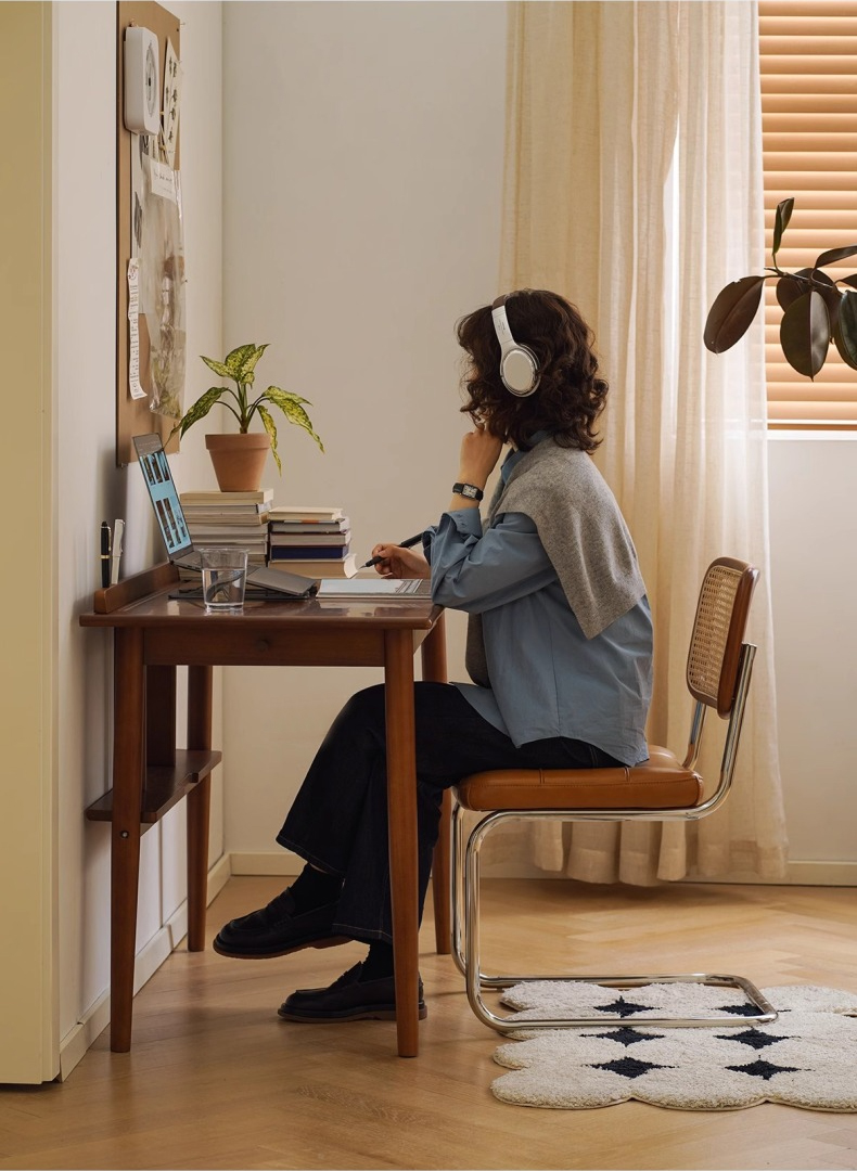 ツゲ材 天然木多機能パソコンデスク | 使い勝手に配慮した収納が作業