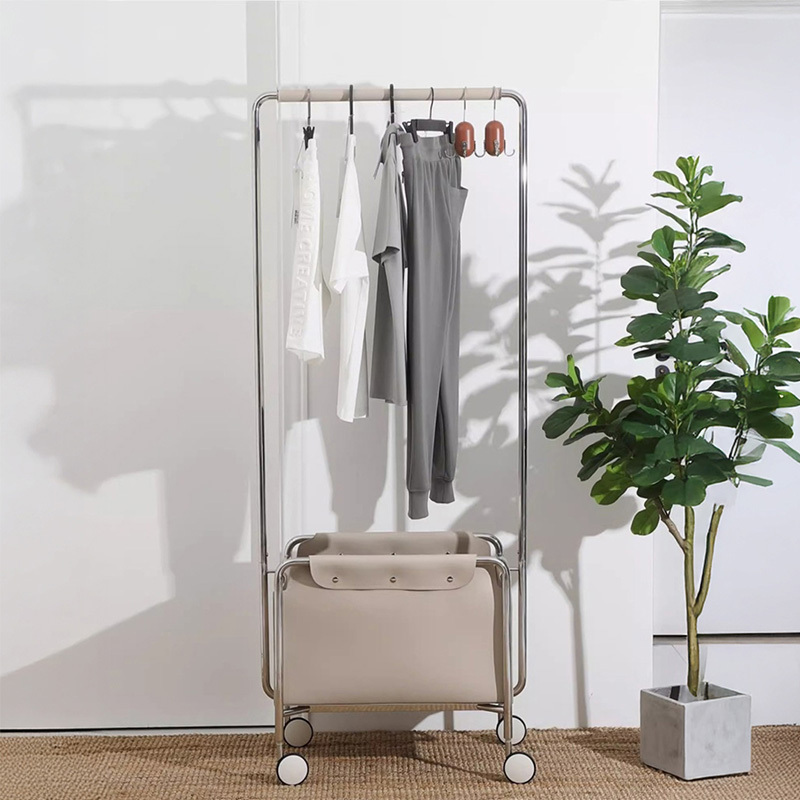 キャスター付きレザーハンガーラック