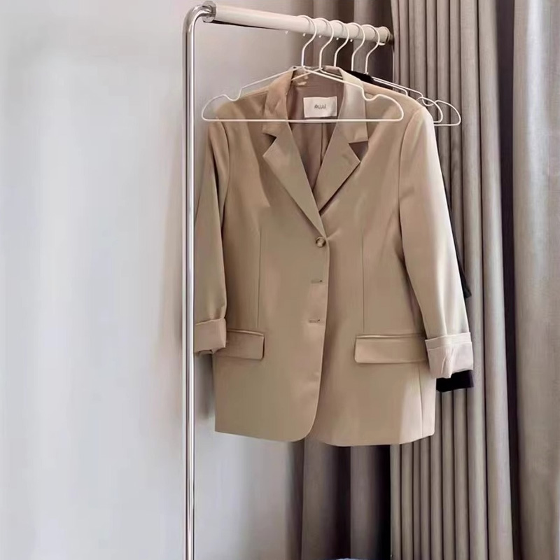 キャスター付きレザーハンガーラック