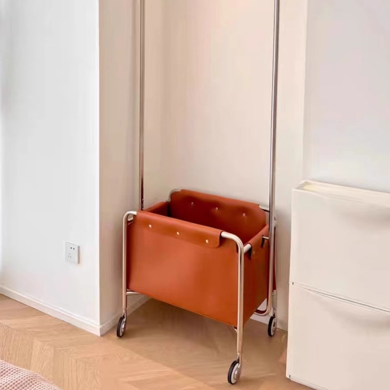 キャスター付きレザーハンガーラック