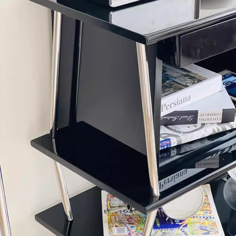 モノトーンステンレスシェルフ