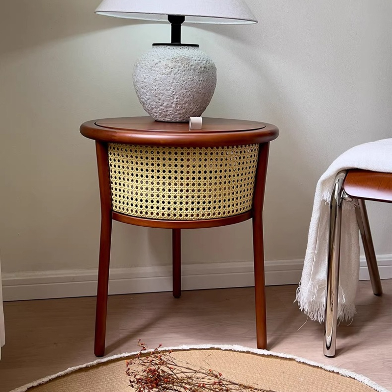 ラウンドラタンサイドテーブル | ラタン素材の温もりと収納性を