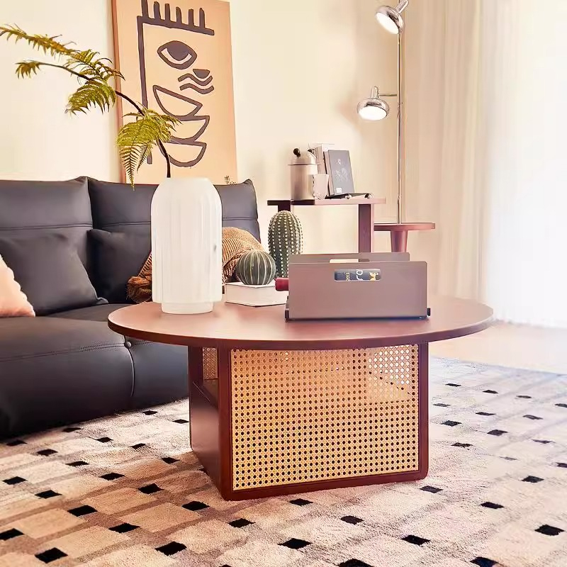 ラタン風デザインの円形テーブル