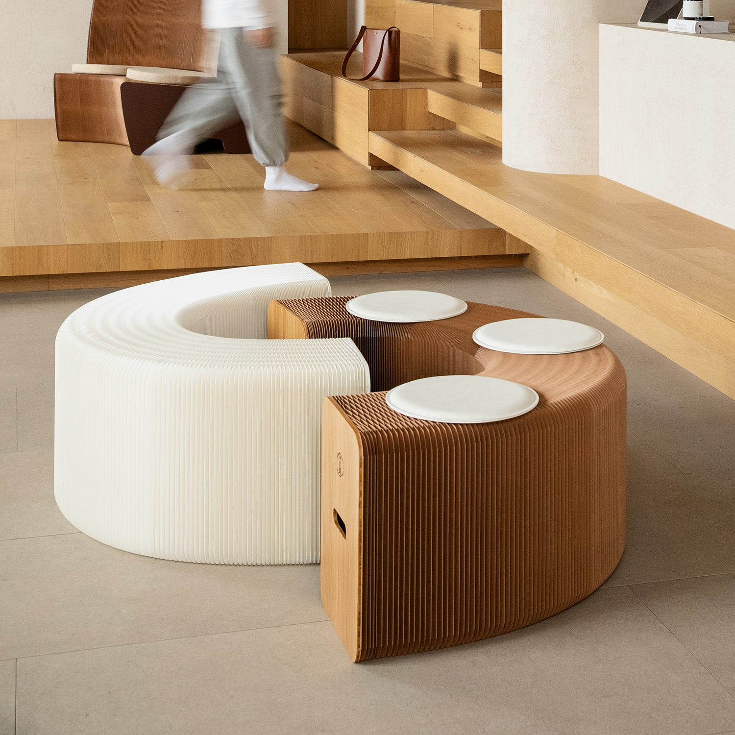 CAGUUU オルガン型クラフト紙ロングスツール　3人掛け Kraft Paper オルガン型 クラフト紙ロングスツール – CAGUUU