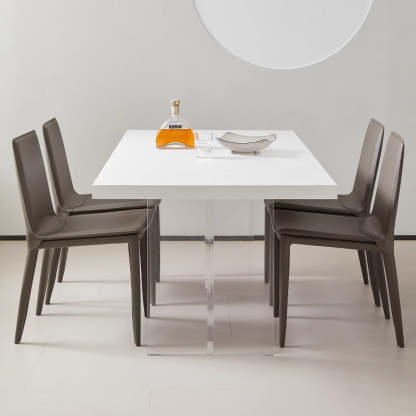 アクリル脚セラミックダイニングテーブル | 透明感が空間を広げる