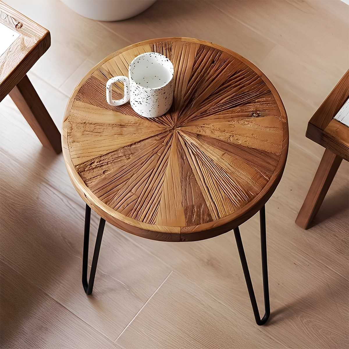 アンティークパッチワーク風サイドテーブル | ユニークな質感を持つ