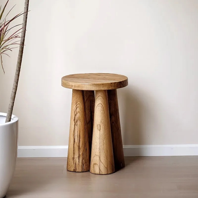 ユニークラウンドサイドテーブル | 自然素材と職人技が生む洗練された