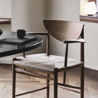 ミッドカーブチェア