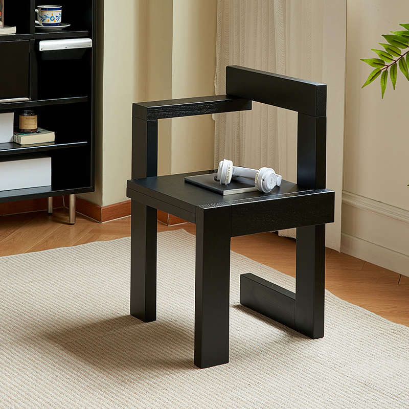 モノブロックアートチェア