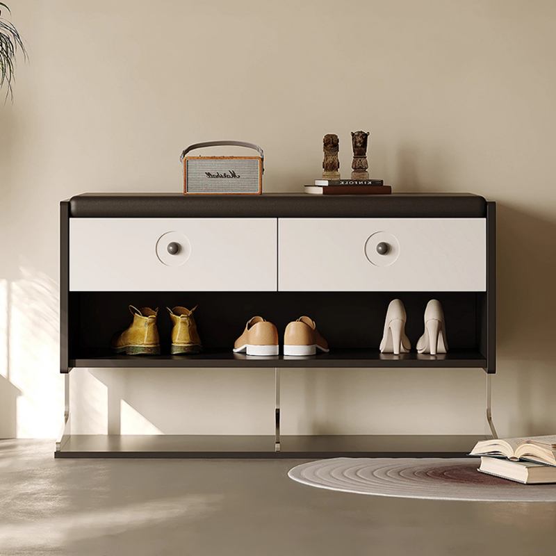 モノトーン玄関収納キャビネット