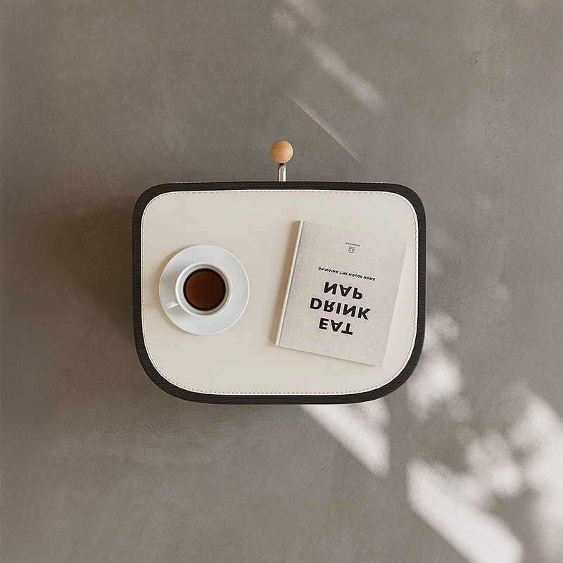 レザー調キャスター付きサイドテーブル