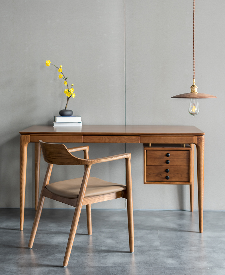 カントリーデザインナチュラルアームチェア | からだに寄り添う形状で