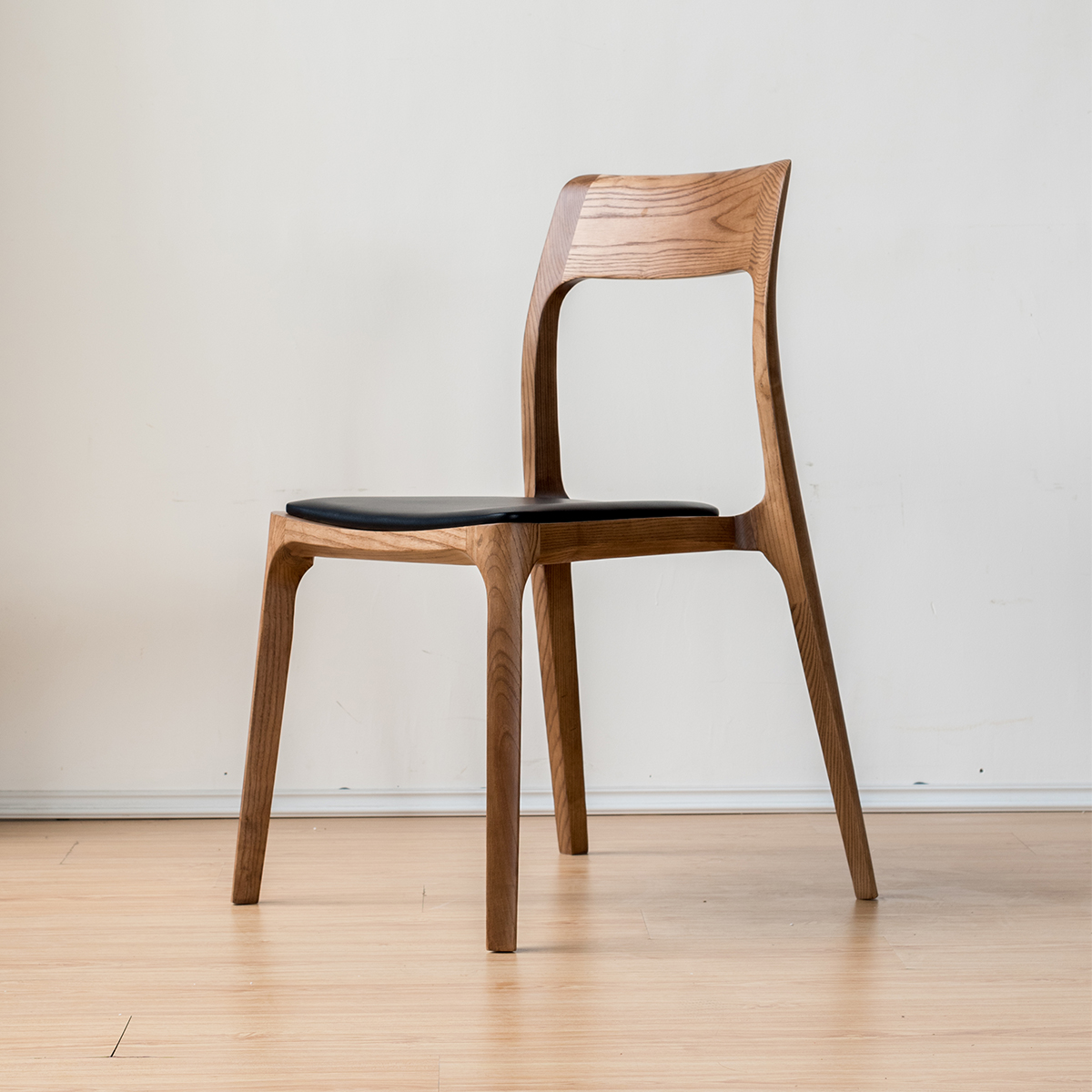 エレガントアーチデザインダイニングチェア | 自然素材と現代的