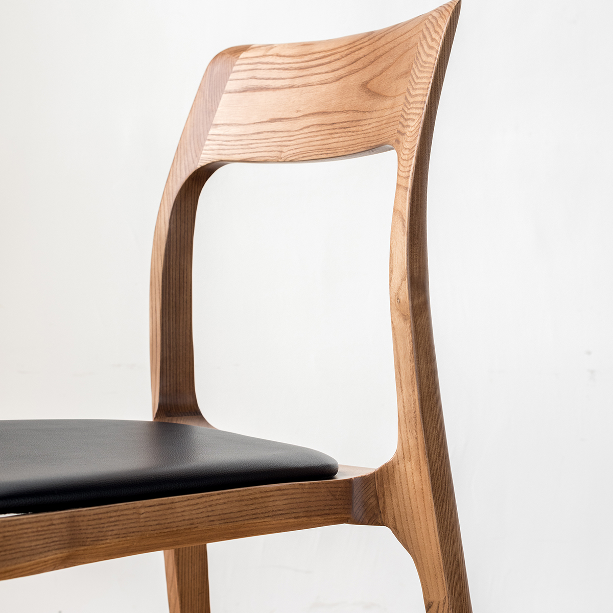 エレガントアーチデザインダイニングチェア