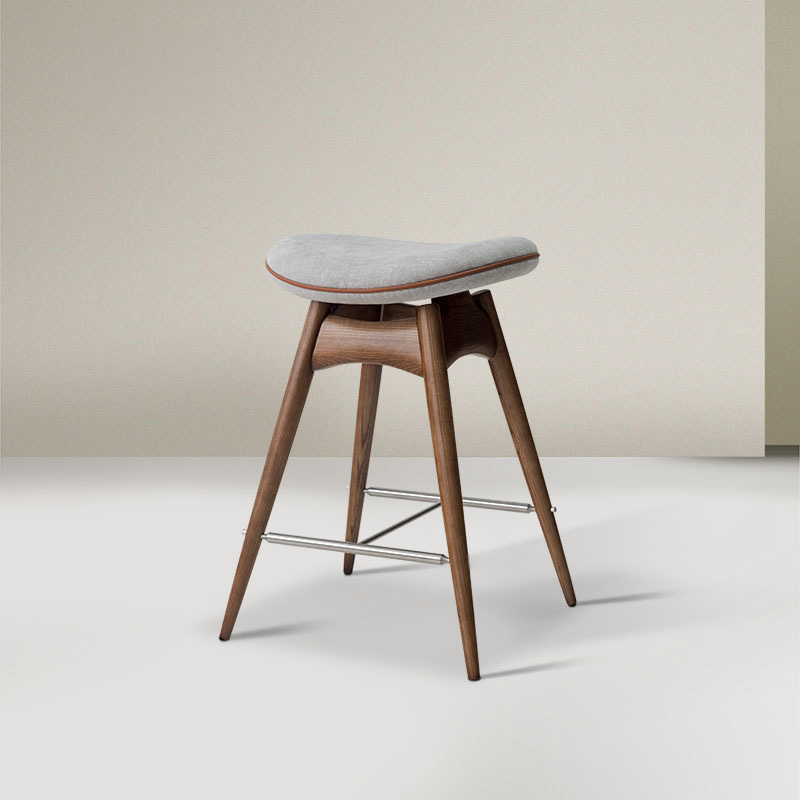 シンプルデザインバーチェア