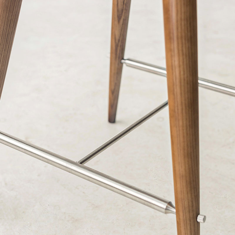 シンプルデザインバーチェア