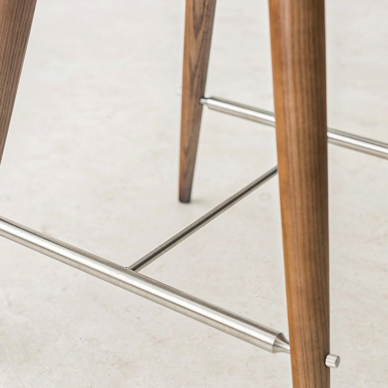 シンプルデザインバーチェア