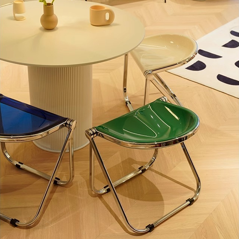 折りたたみ式デザインチェア