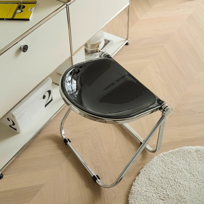 折りたたみ式デザインチェア