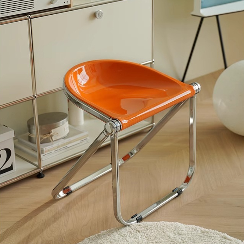 折りたたみ式デザインチェア