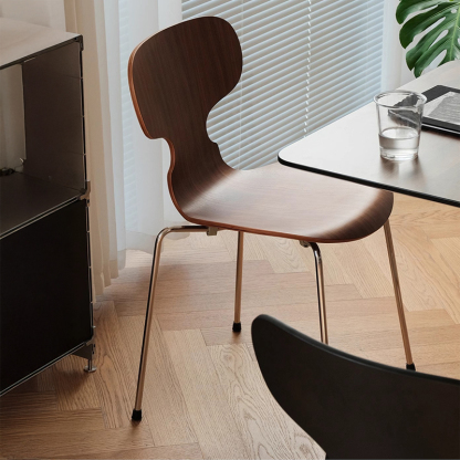 レトロ木製ダイニングチェア | ヴィンテージ感と現代的シンプルさの