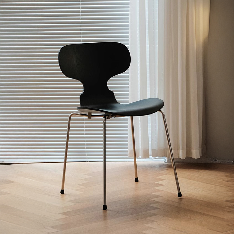 レトロ木製ダイニングチェア | ヴィンテージ感と現代的シンプルさの