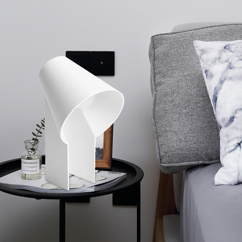 シンプルラインテーブルライト