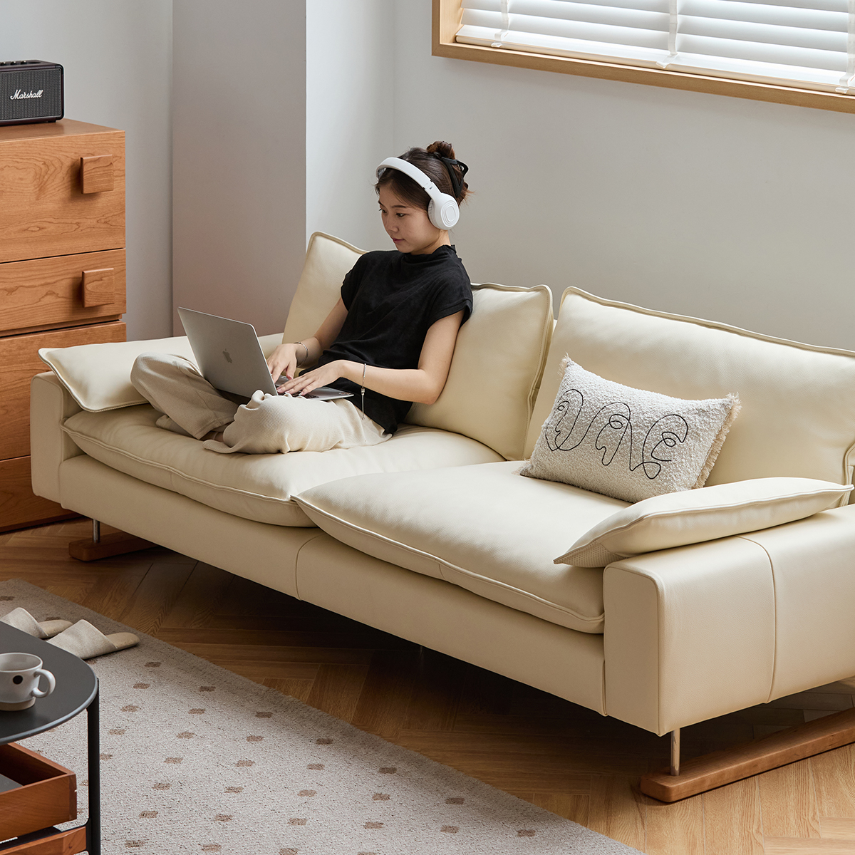 レザーリビングソファ【カスタマイズ可】 | 多機能性と高級感を