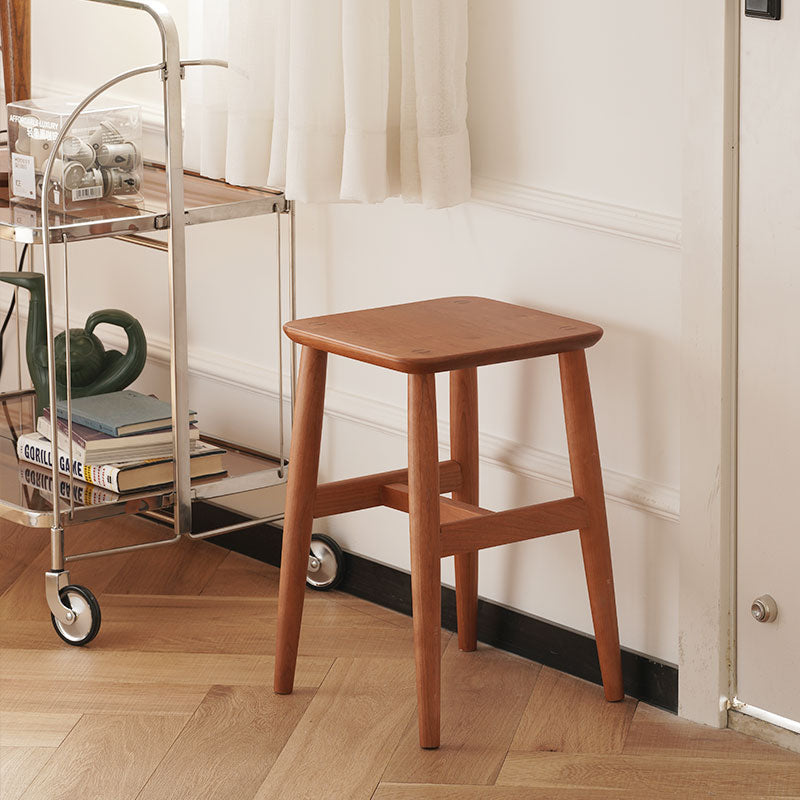 Qeeboo   頭蓋骨の形をした　スツール Oka スツール X02640Z – 冨士ファニチア オンラインストア