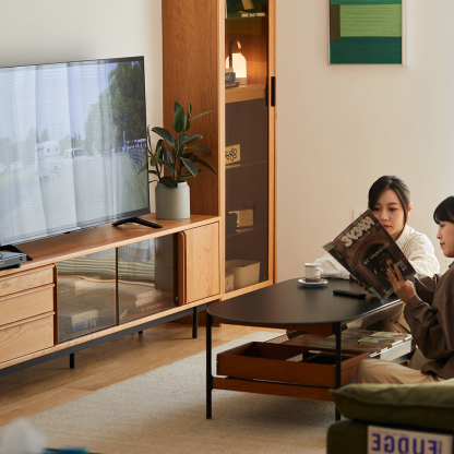 チェリー材 ガラス扉付き木製テレビキャビネット